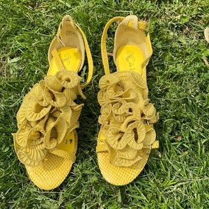 La Victoire yellow ruffle sandals